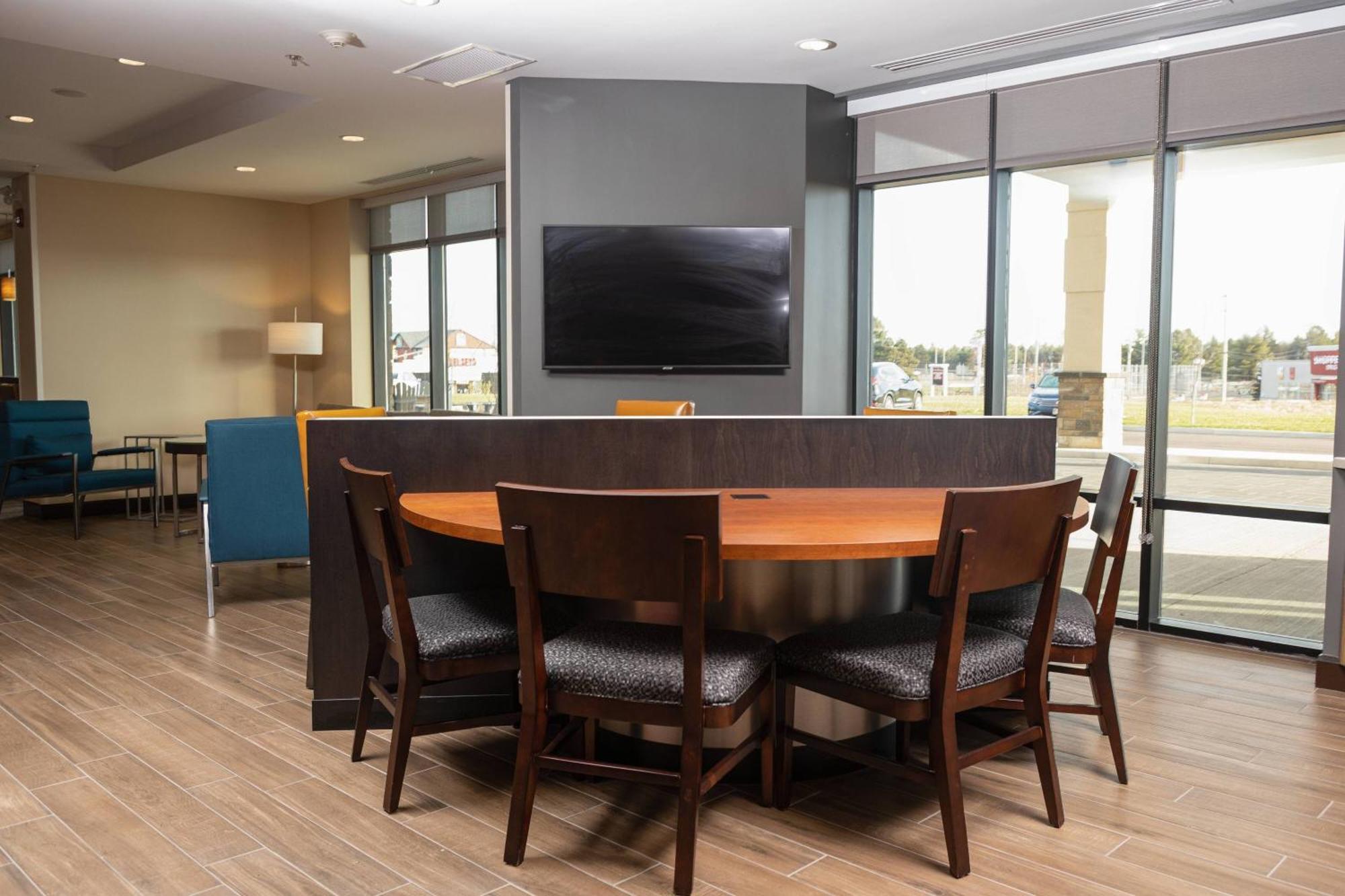 Towneplace Suites By Marriott Petawawa Esterno foto